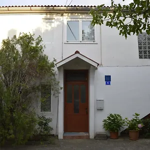 apartmani-ivanka-starigrad-paklenica.hotelinzadar.com/