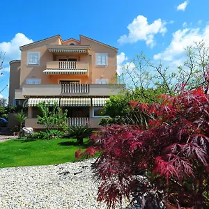 apartmani-villa-elvira.hotelinzadar.com/