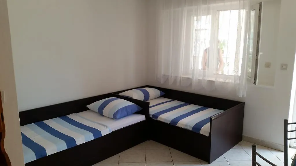Apartmani Novosel Šilo 0*,  Croazia