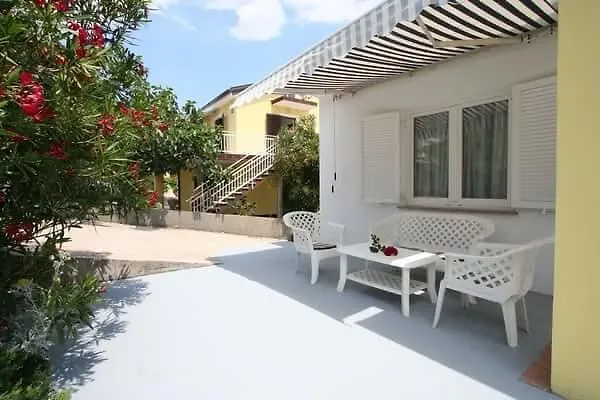 Apartmani Novosel Šilo 0*,