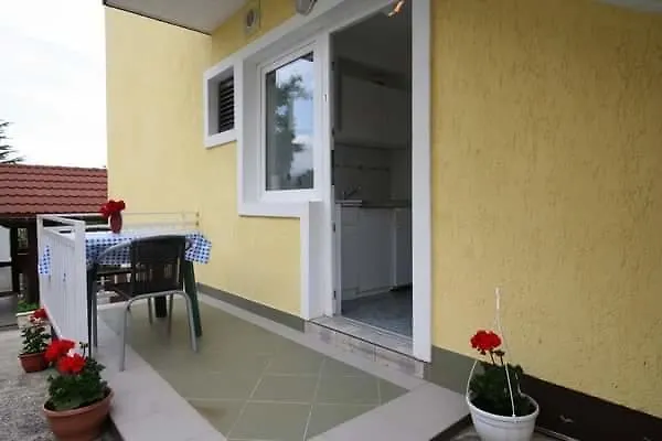 Apartmani Novosel Šilo 0*,