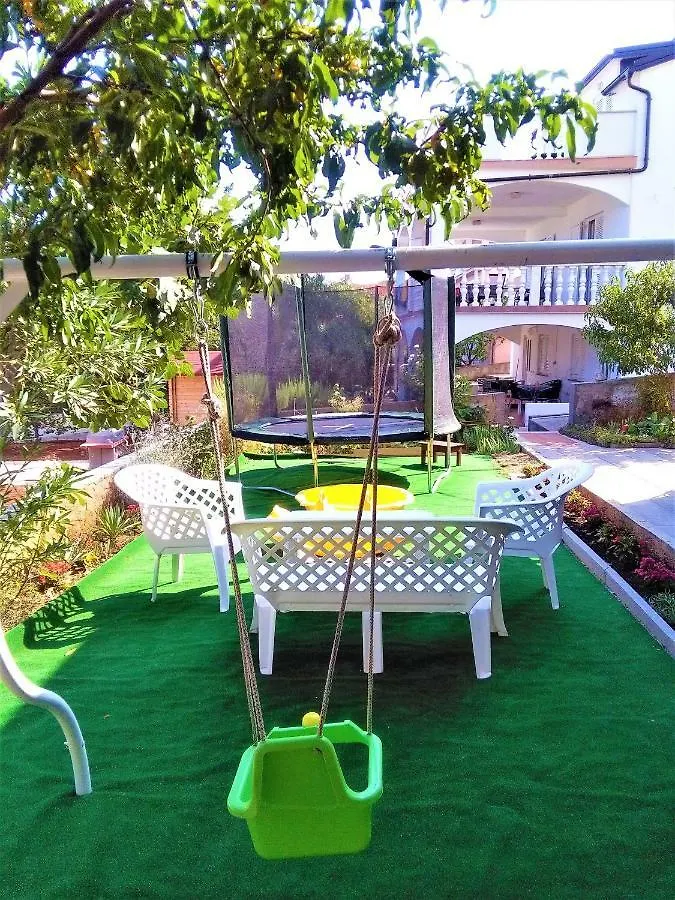 Apartmani Novosel Šilo 0*,