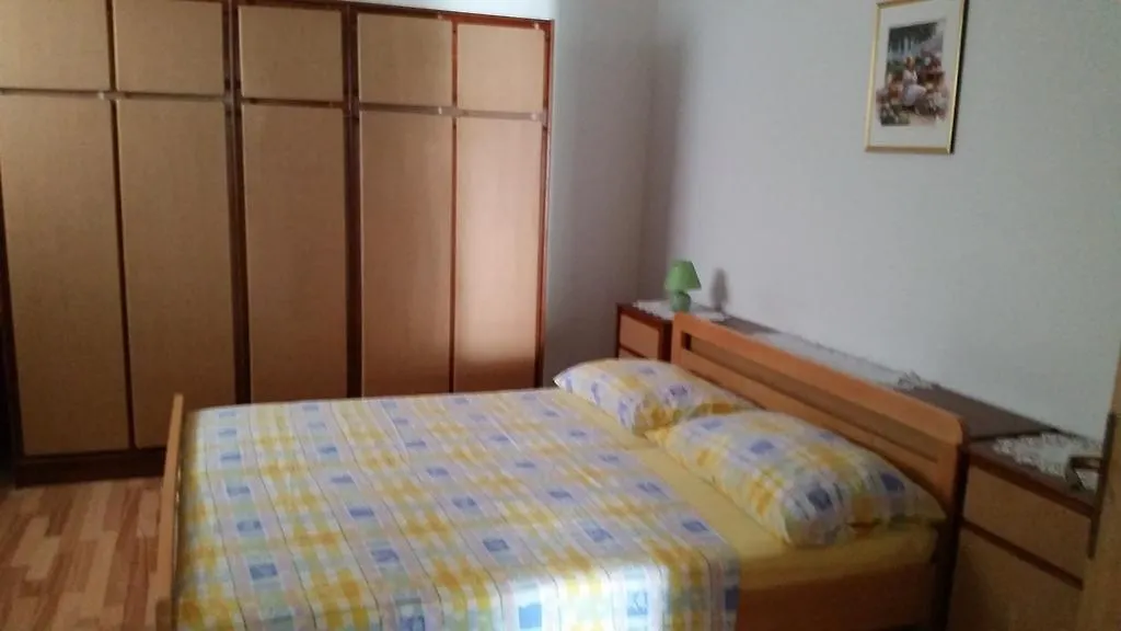 Apartmani Novosel Šilo 0*,